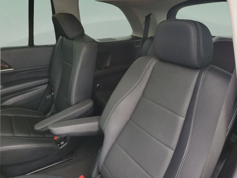 Used 2024 Mercedes-Benz GLS 450 4MATIC image 9
