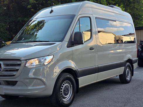 Used 2022 Mercedes-Benz Sprinter 2500 image 3