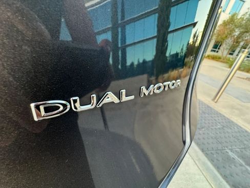 Used 2024 Tesla Model Y Long Range AWD/4WD image 38