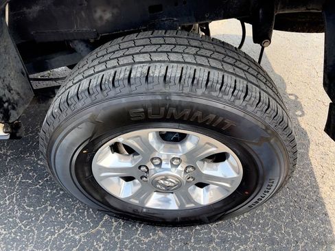 Used 2024 RAM 2500 Big Horn AWD/4WD image 39