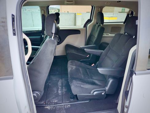 Used 2015 Dodge Grand Caravan SE w/ Quick Order Package 29E SE image 18