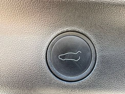 Used 2025 Tesla Model Y Performance AWD/4WD image 41