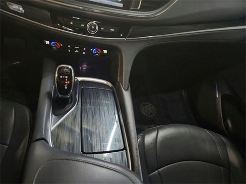 Used 2019 Buick Enclave Essence image 11