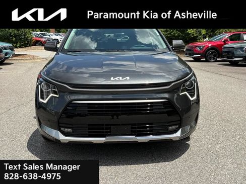 Certified 2025 Kia Niro FWD image 2