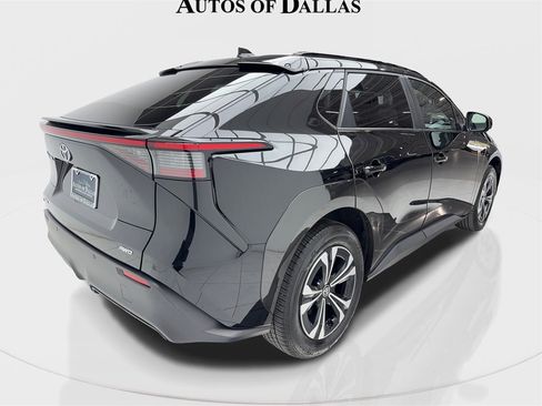 Used 2024 Toyota bZ4X XLE w/ Weather Package image 9