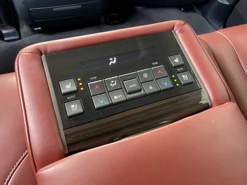 Used 2019 Lexus LX 570 4WD w/ Luxury Package image 32