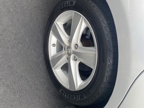 Used 2011 Toyota Camry image 28