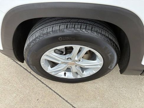 Used 2024 GMC Terrain SLE image 10