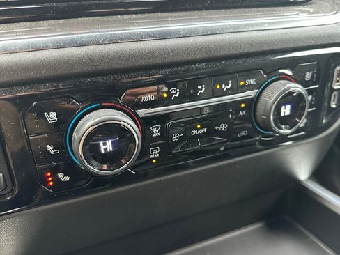 Used 2023 Chevrolet Silverado 1500 High Country w/ Technology Package image 27