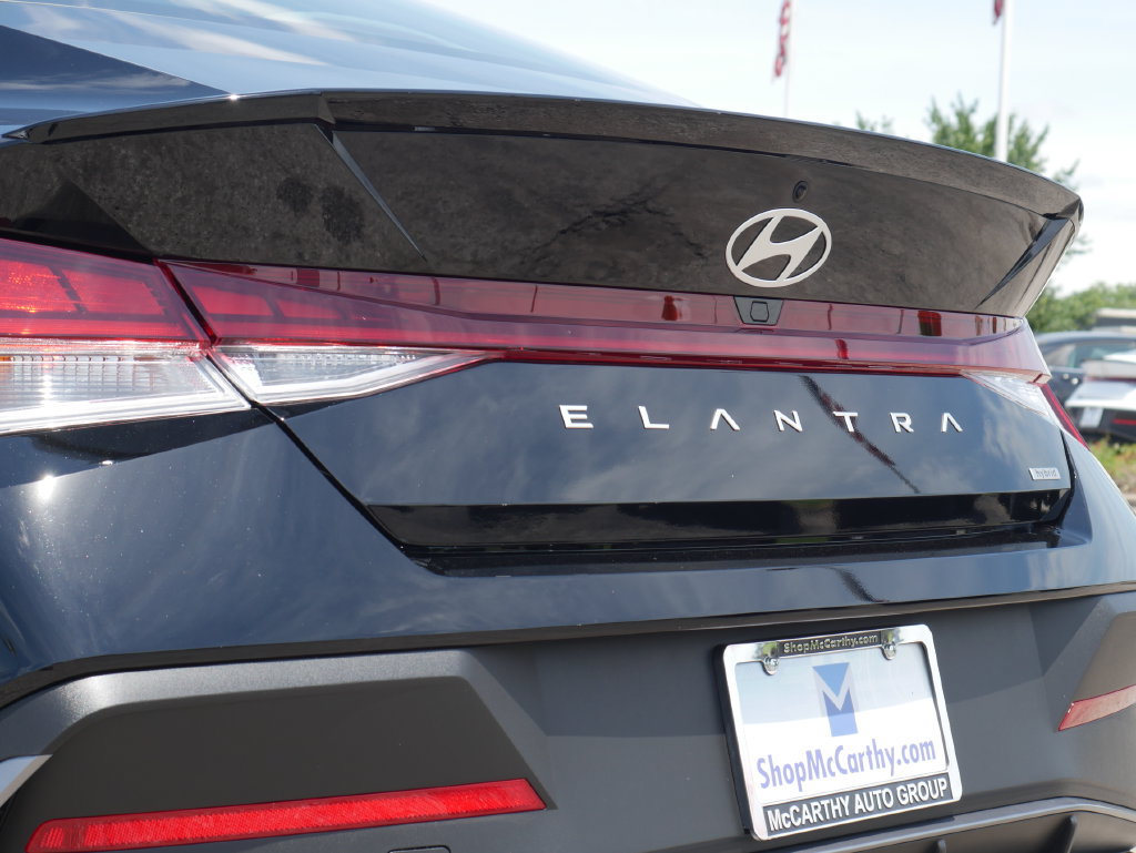 New 2026 Hyundai Elantra SEL FWD image 17