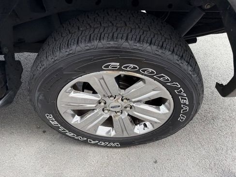 Used 2019 Ford F150 Lariat w/ Equipment Group 502A Luxury image 12