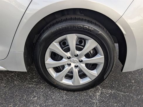 Used 2025 Toyota Corolla LE image 33