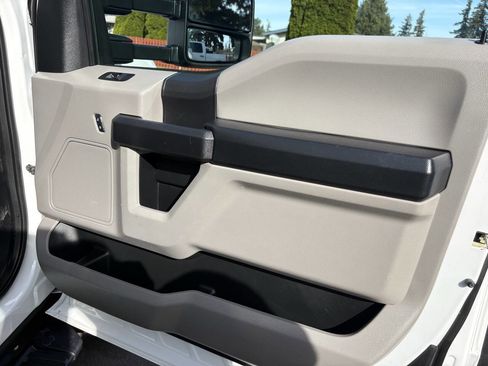 Used 2017 Ford F550 4x4 SuperCab Super Duty image 39