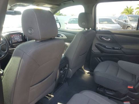 Used 2022 Chevrolet Traverse LT image 11