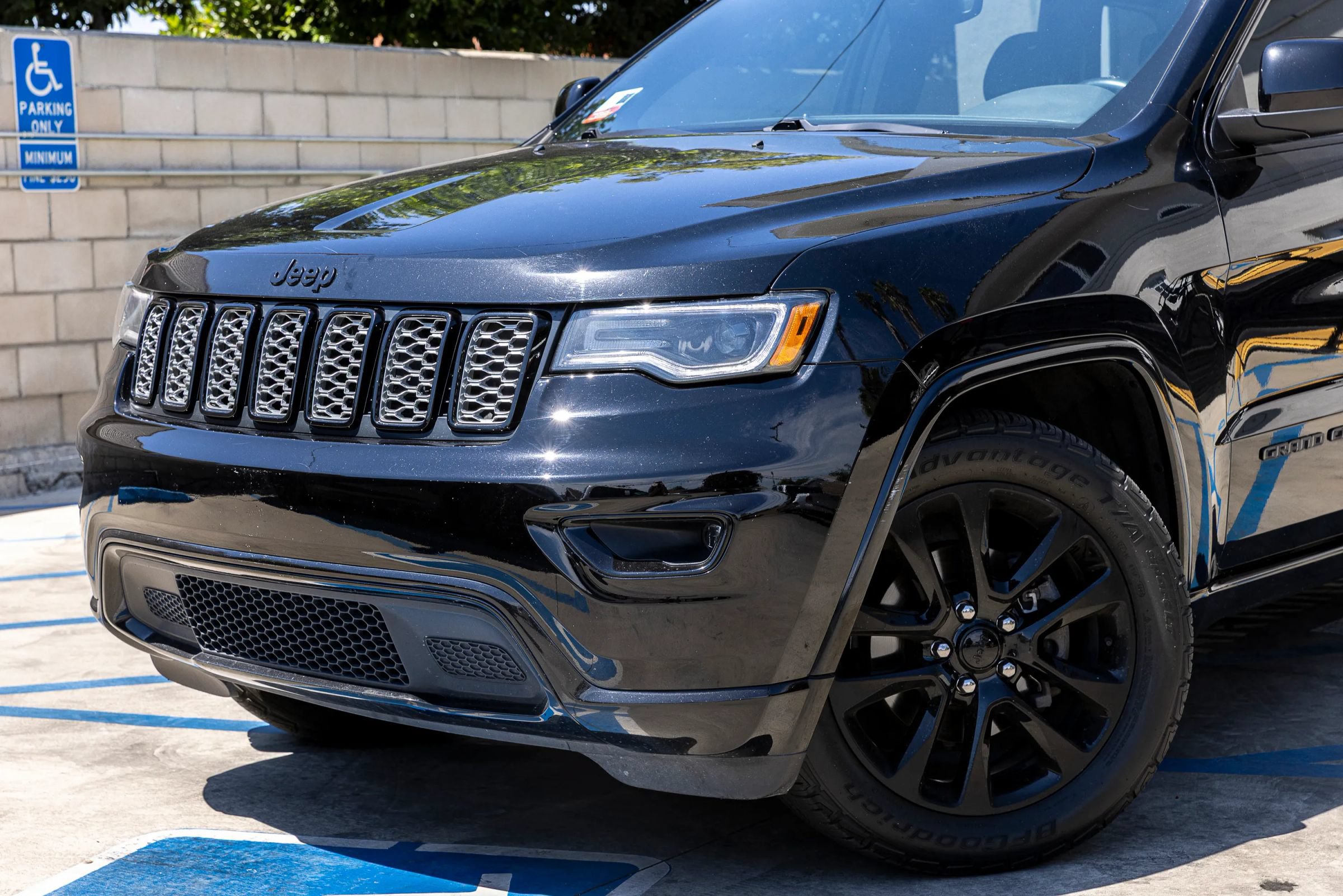 Used 2020 Jeep Grand Cherokee Altitude AWD/4WD image 7