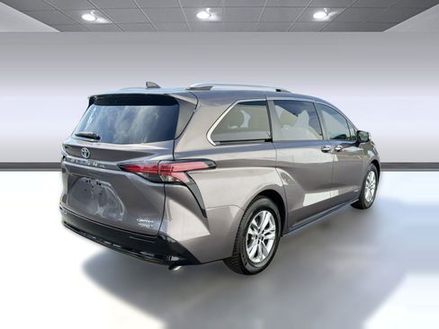 Certified 2021 Toyota Sienna Limited FWD image 8