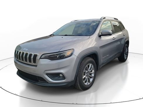 Used 2019 Jeep Cherokee Latitude Plus image 3