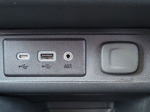 Used 2023 Buick Encore GX Preferred w/ Cold Weather Comfort Package AWD/4WD image 28