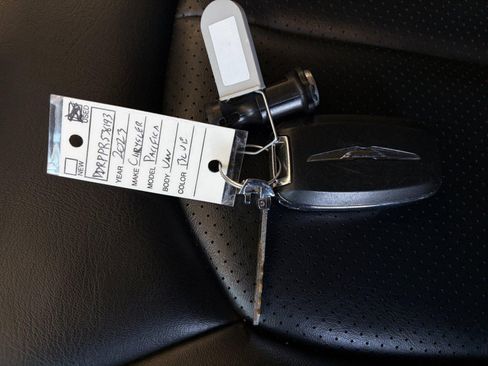 Used 2023 Chrysler Pacifica Touring-L FWD image 29