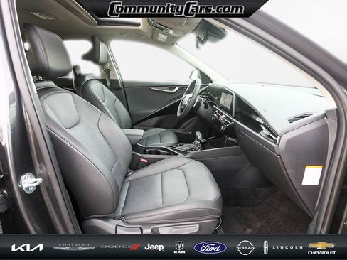 Certified 2025 Kia Niro SX image 23