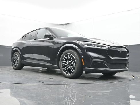 Used 2025 Ford Mustang Mach-E Premium AWD/4WD image 40
