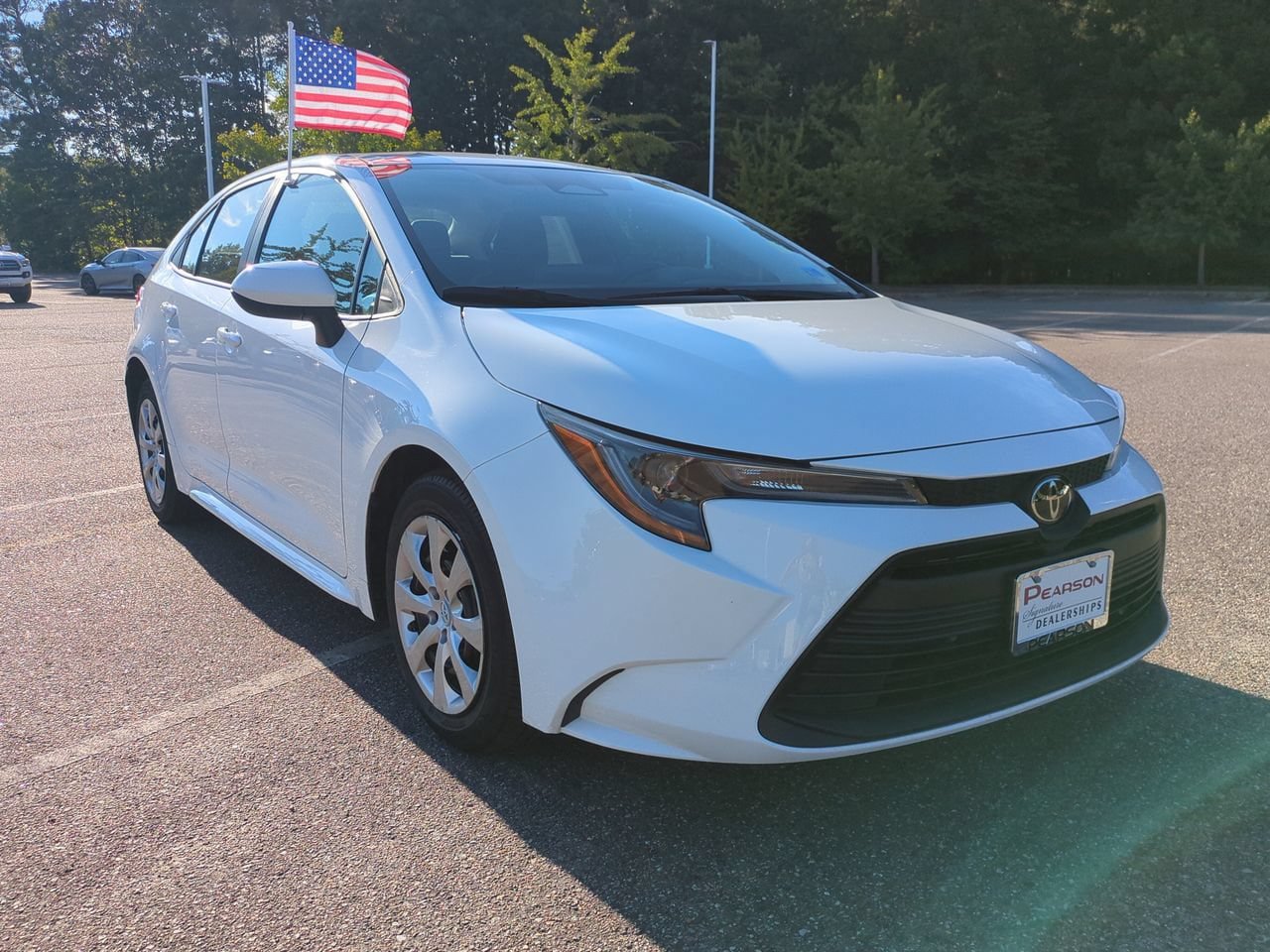 Used 2025 Toyota Corolla LE FWD image 2