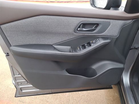 Certified 2021 Nissan Rogue S image 15