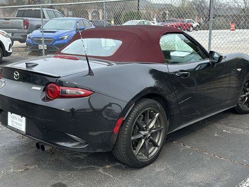 Used 2018 MAZDA MX-5 Miata Club image 3