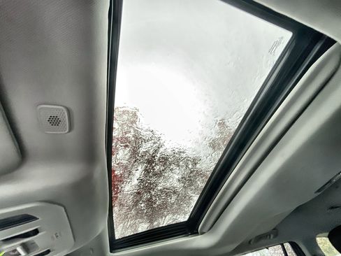 Used 2023 Toyota Highlander XLE image 19