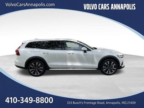 Certified 2025 Volvo V60 B5 Cross Country Ultra AWD/4WD image 9
