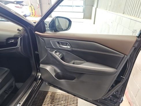 Certified 2023 Nissan Rogue SL w/ SL Premium Package image 25