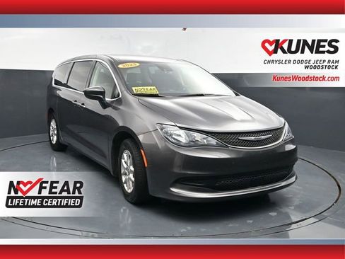 Used 2023 Chrysler Voyager LX FWD image 1