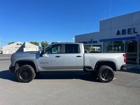 Used 2025 Chevrolet Silverado 2500 ZR2 w/ Technology Package AWD/4WD image 15