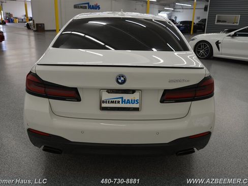 Used 2023 BMW 530e w/ M Sport Package RWD image 11