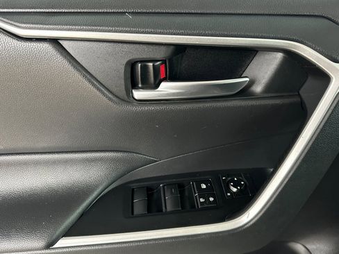 Used 2021 Toyota RAV4 XLE image 13