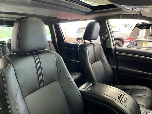 Used 2017 Toyota Highlander SE AWD/4WD image 15
