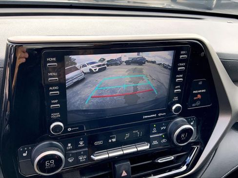 Used 2020 Toyota Highlander XLE AWD/4WD image 24