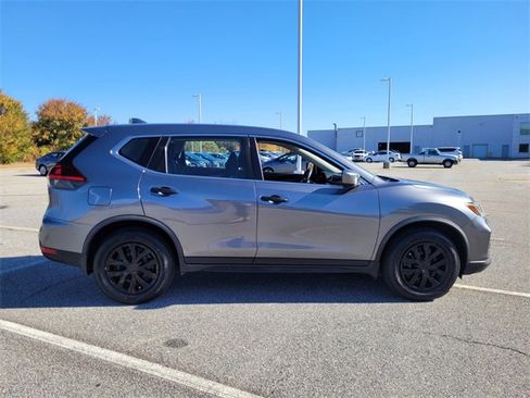 Used 2020 Nissan Rogue S image 11