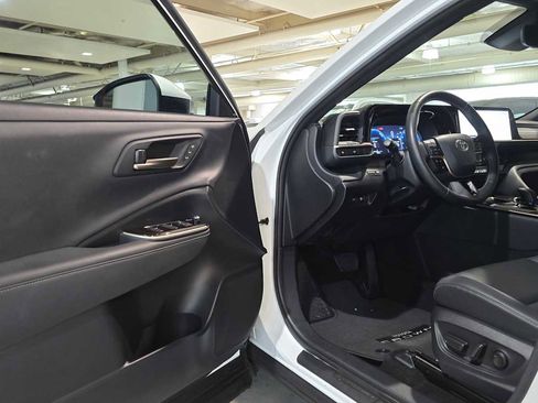 Used 2025 Toyota Crown w/ Carpet Mat Package (TMS) AWD/4WD image 19