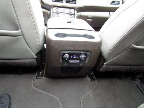 Used 2022 Chevrolet Tahoe LT w/ LT Signature Package image 19