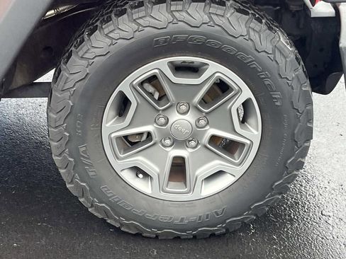 Used 2015 Jeep Wrangler Unlimited Sport w/ Quick Order Package 24S AWD/4WD image 9