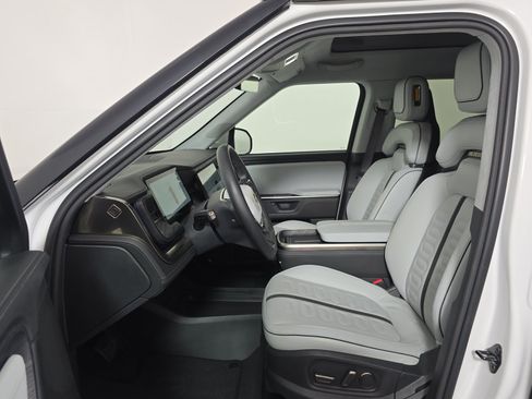 Used 2025 Rivian R1S Adventure AWD/4WD image 19