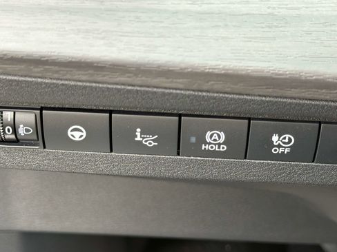 Used 2025 Nissan Ariya AWD image 25