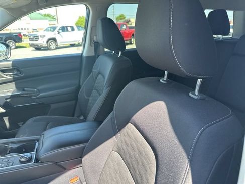 Used 2025 Nissan Pathfinder SV AWD/4WD image 15
