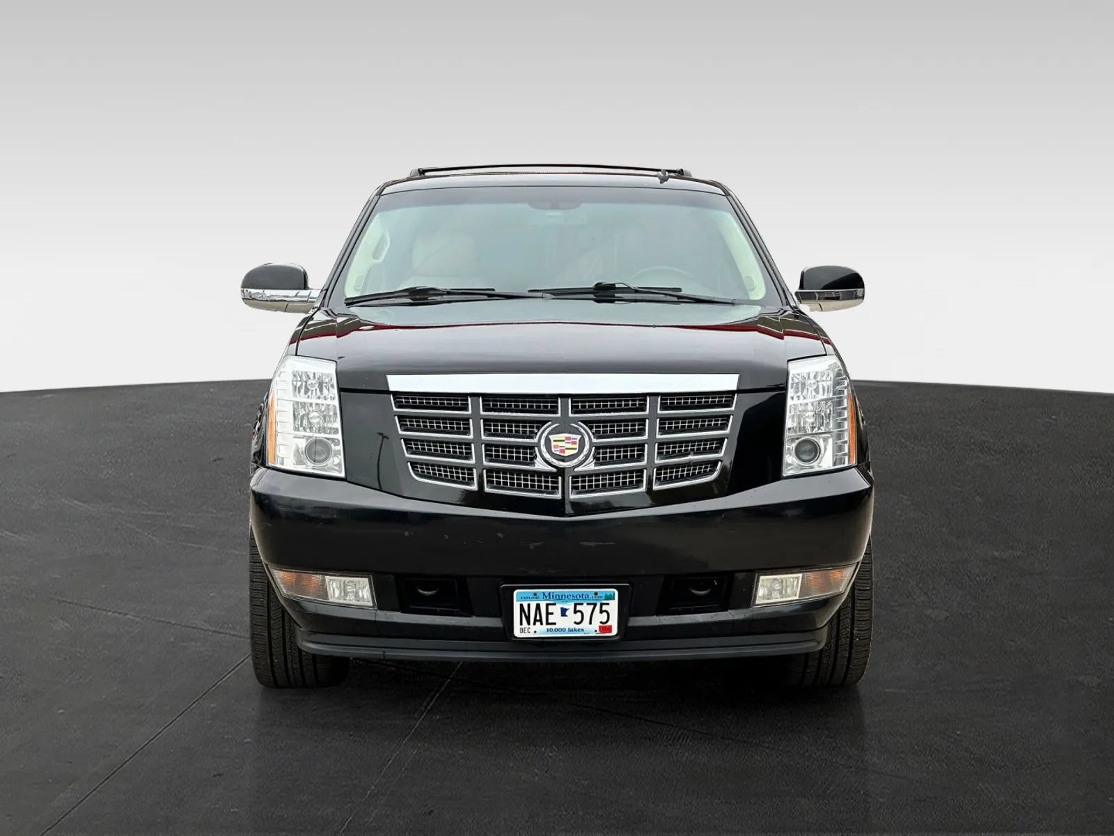Used 2012 Cadillac Escalade Luxury AWD/4WD image 2