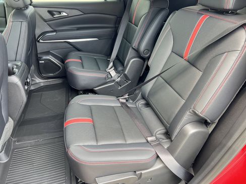Used 2026 Chevrolet Traverse RS FWD image 15