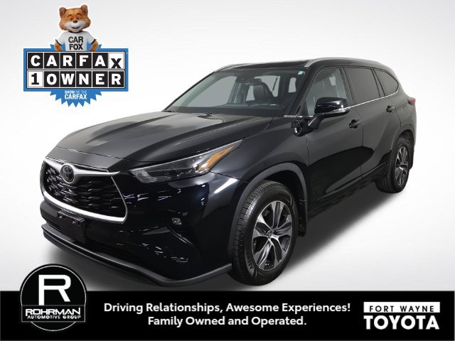 Used 2022 Toyota Highlander XLE AWD/4WD image 1