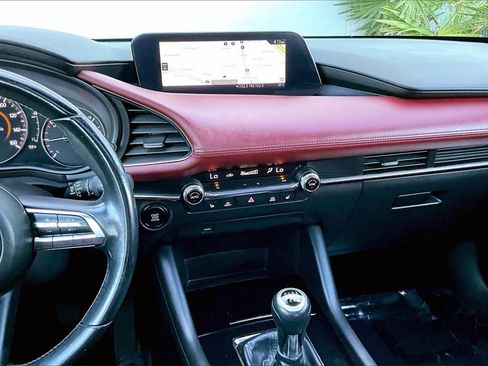 Used 2019 MAZDA MAZDA3 Hatchback image 9