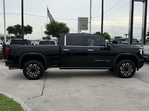 Used 2024 GMC Sierra 2500 Denali Ultimate w/ Max Trailering Package AWD/4WD image 3