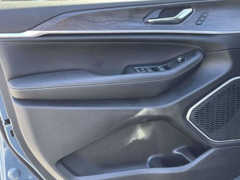 New 2026 Jeep Grand Cherokee L Limited image 25